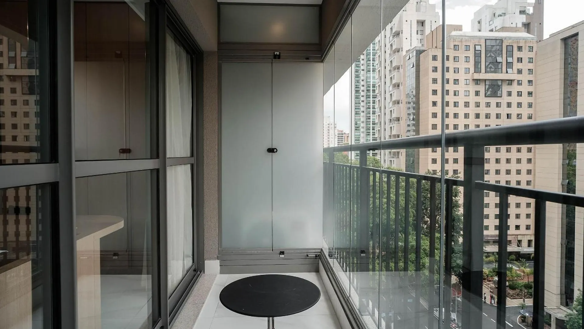 Yume Vitrali Studios São Paulo 0*,  Brasil